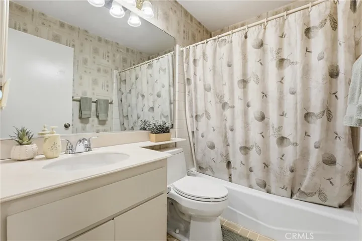 full downstairs bathroom
