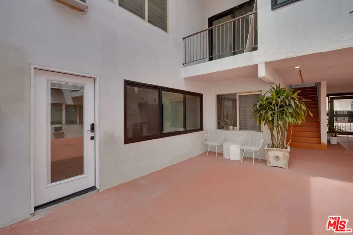 928 N San Vicente Boulevard 107, West Hollywood, California 90069