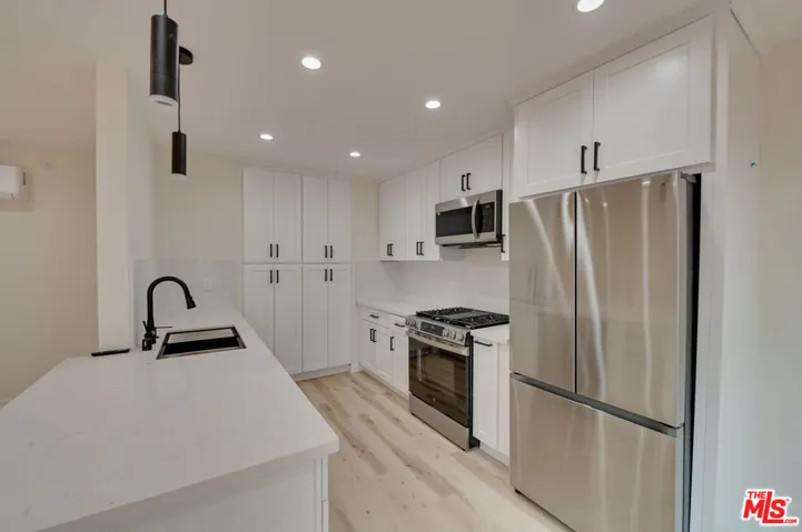 928 N San Vicente Boulevard 107, West Hollywood, California 90069