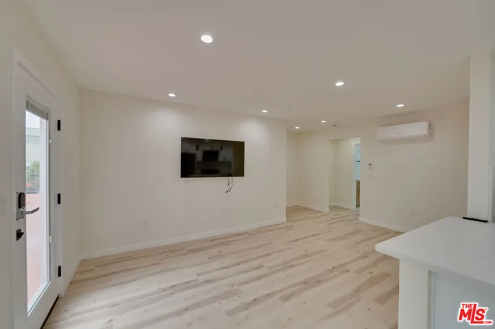 928 N San Vicente Boulevard 107, West Hollywood, California 90069