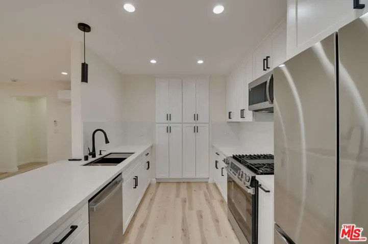 928 N San Vicente Boulevard 107, West Hollywood, California 90069