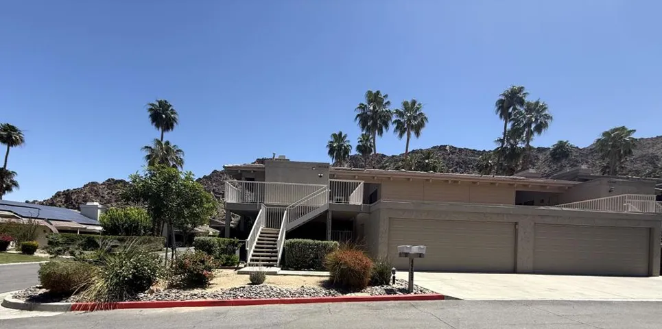 Upper Level Condo w Garage