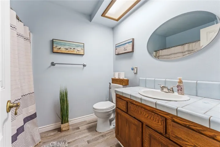 2nd Bathroom with Tub