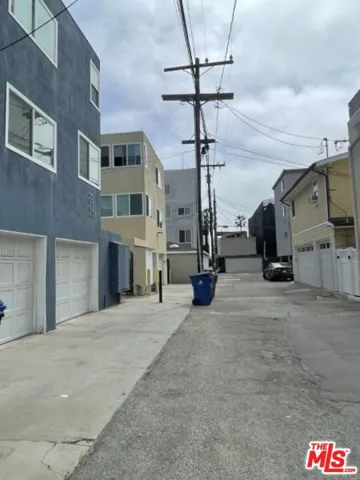 23 Buccaneer Street, Marina Del Rey, California 90292
