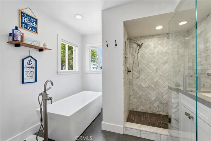 Primary soaking tub