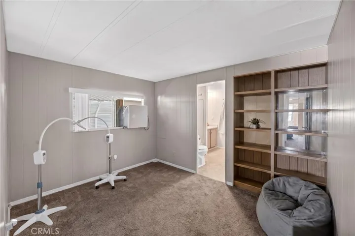Guest bedroom/Office/Art room