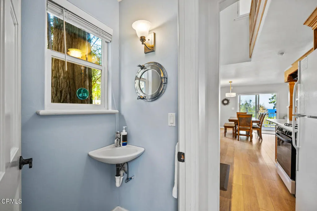 2nd level half bath