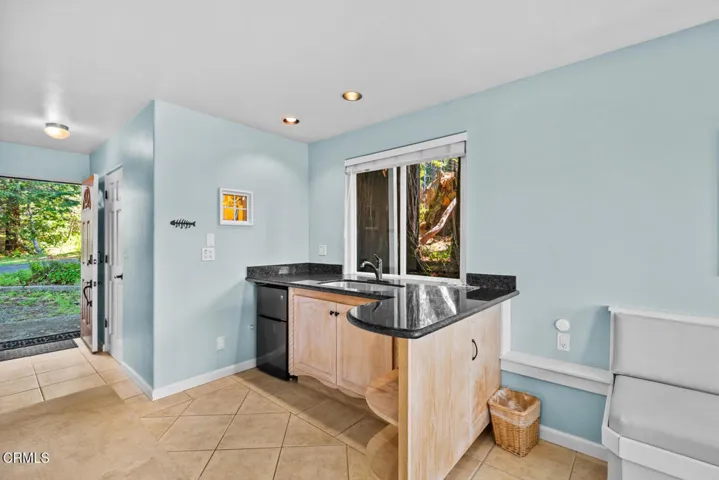 1st level kitchenette (2)