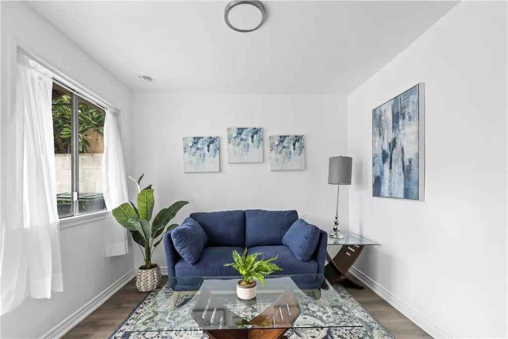 Living room rear unit