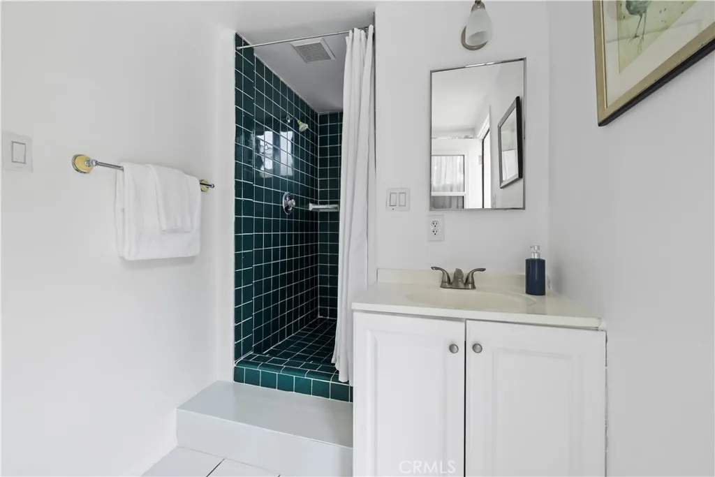 Bathroom rear unit