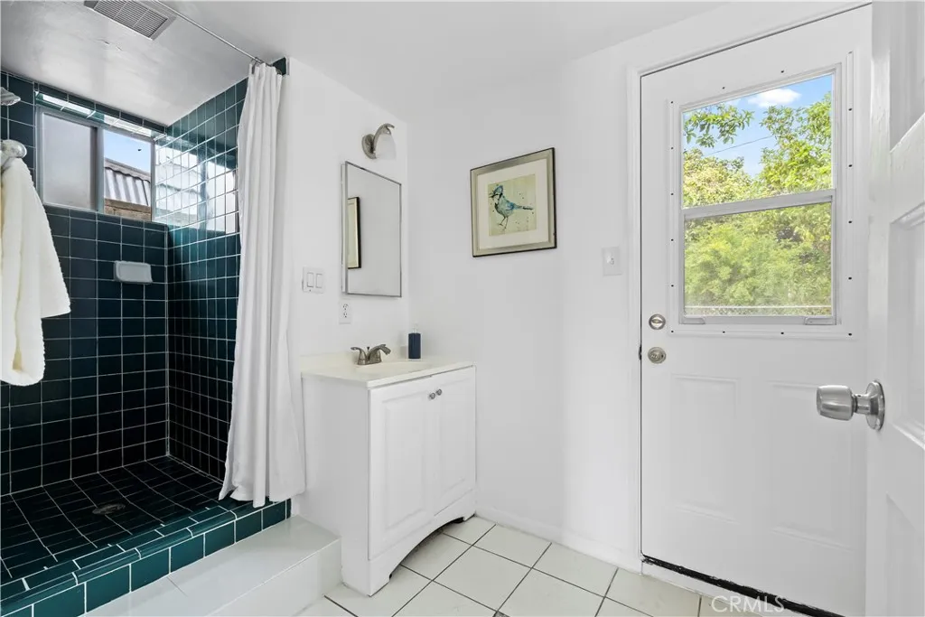 Bathroom rear unit