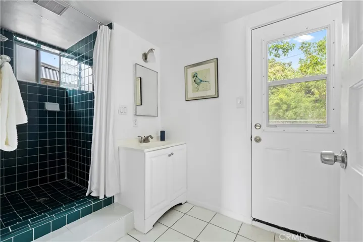 Bathroom rear unit