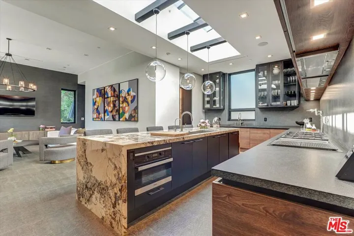 1049 Loma Vista Drive, Beverly Hills, California 90210