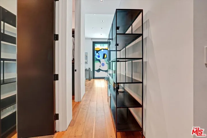 1049 Loma Vista Drive, Beverly Hills, California 90210