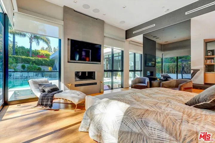 1049 Loma Vista Drive, Beverly Hills, California 90210
