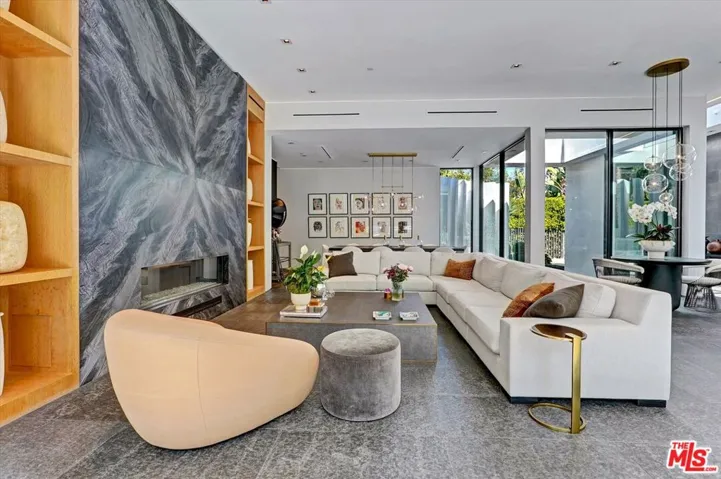 1049 Loma Vista Drive, Beverly Hills, California 90210