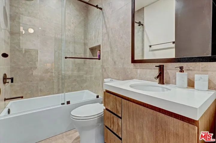 1049 Loma Vista Drive, Beverly Hills, California 90210