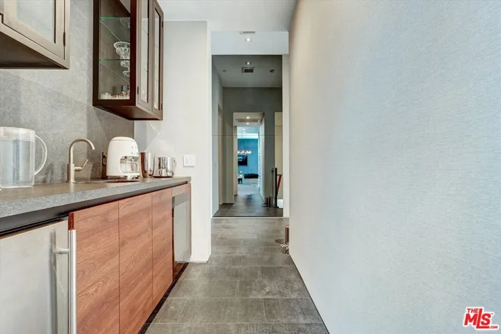 1049 Loma Vista Drive, Beverly Hills, California 90210