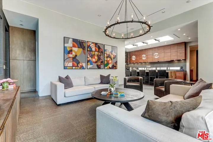 1049 Loma Vista Drive, Beverly Hills, California 90210
