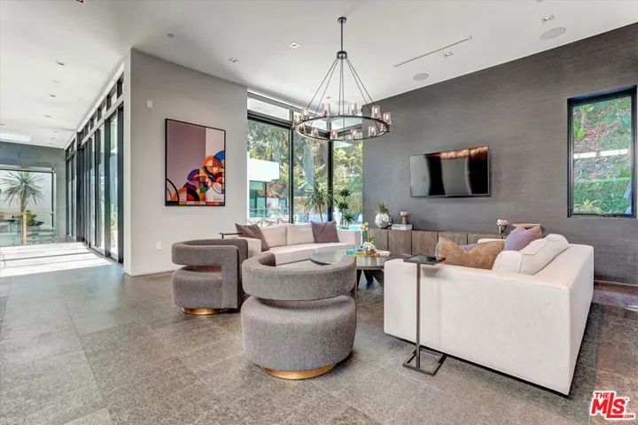 1049 Loma Vista Drive, Beverly Hills, California 90210