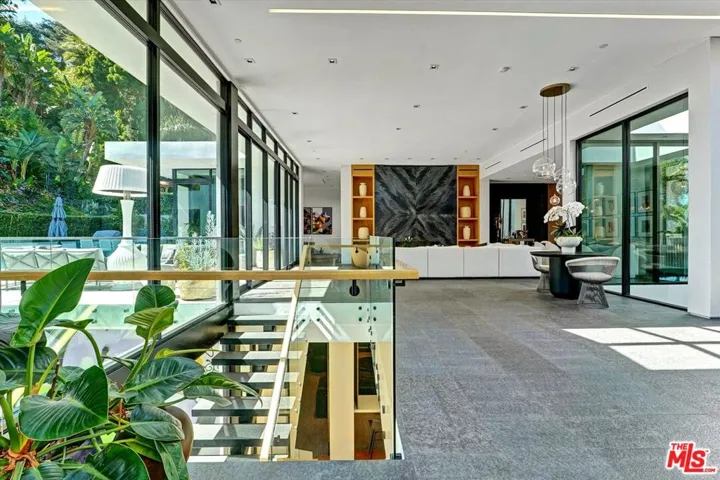 1049 Loma Vista Drive, Beverly Hills, California 90210