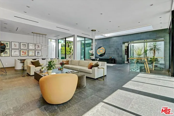 1049 Loma Vista Drive, Beverly Hills, California 90210