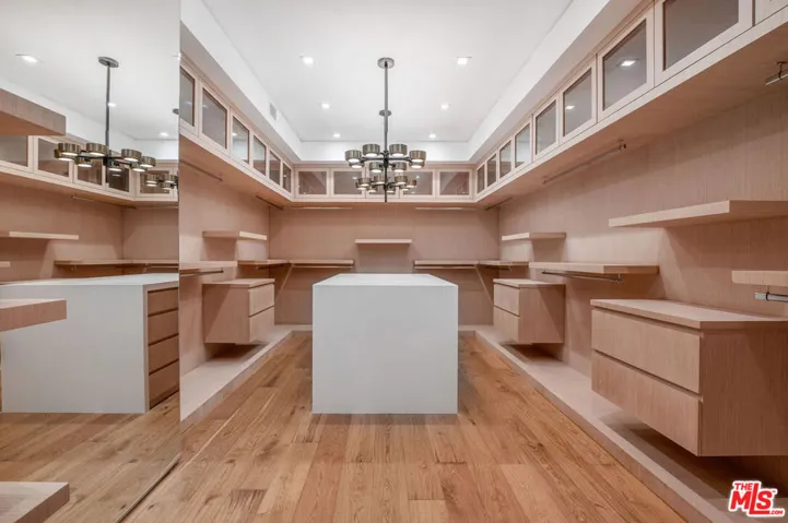 1049 Loma Vista Drive, Beverly Hills, California 90210