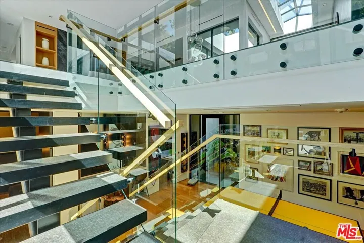 1049 Loma Vista Drive, Beverly Hills, California 90210