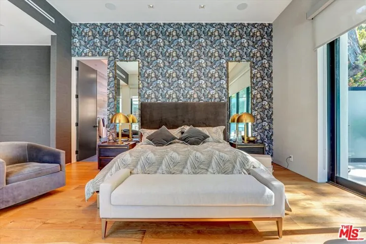 1049 Loma Vista Drive, Beverly Hills, California 90210