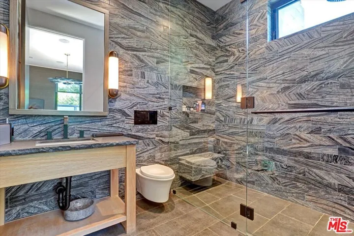 1049 Loma Vista Drive, Beverly Hills, California 90210