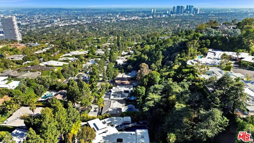 1049 Loma Vista Drive, Beverly Hills, California 90210