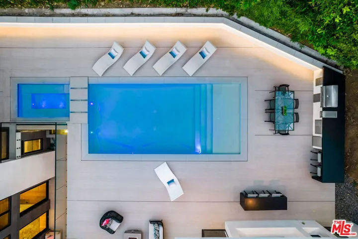 1049 Loma Vista Drive, Beverly Hills, California 90210