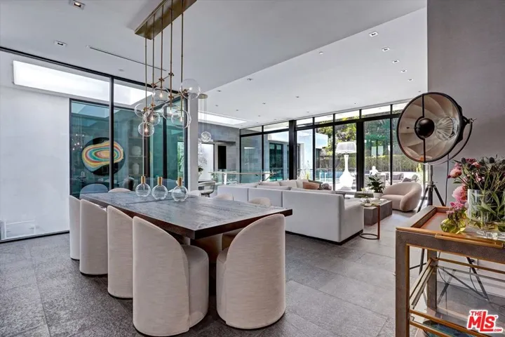 1049 Loma Vista Drive, Beverly Hills, California 90210