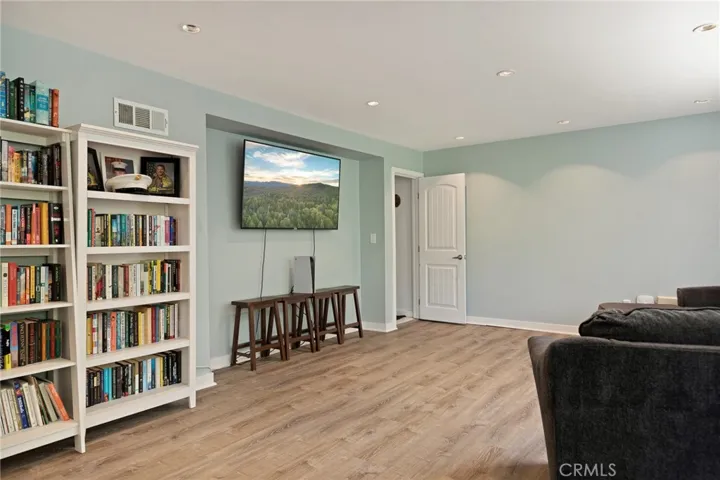 316 Pioneer Road, Lake Arrowhead, California 92352