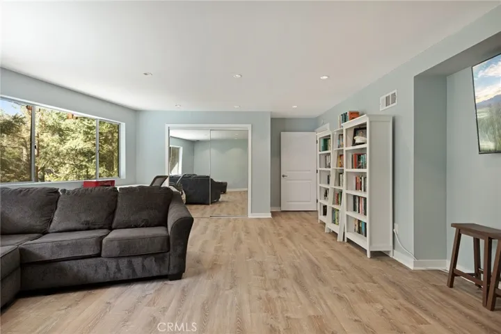 316 Pioneer Road, Lake Arrowhead, California 92352