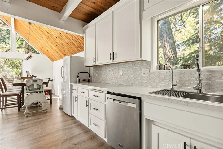 316 Pioneer Road, Lake Arrowhead, California 92352