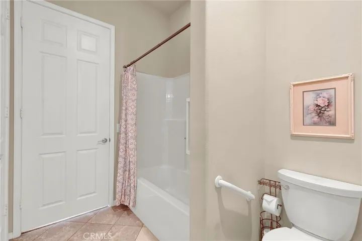 2nd Baathroom