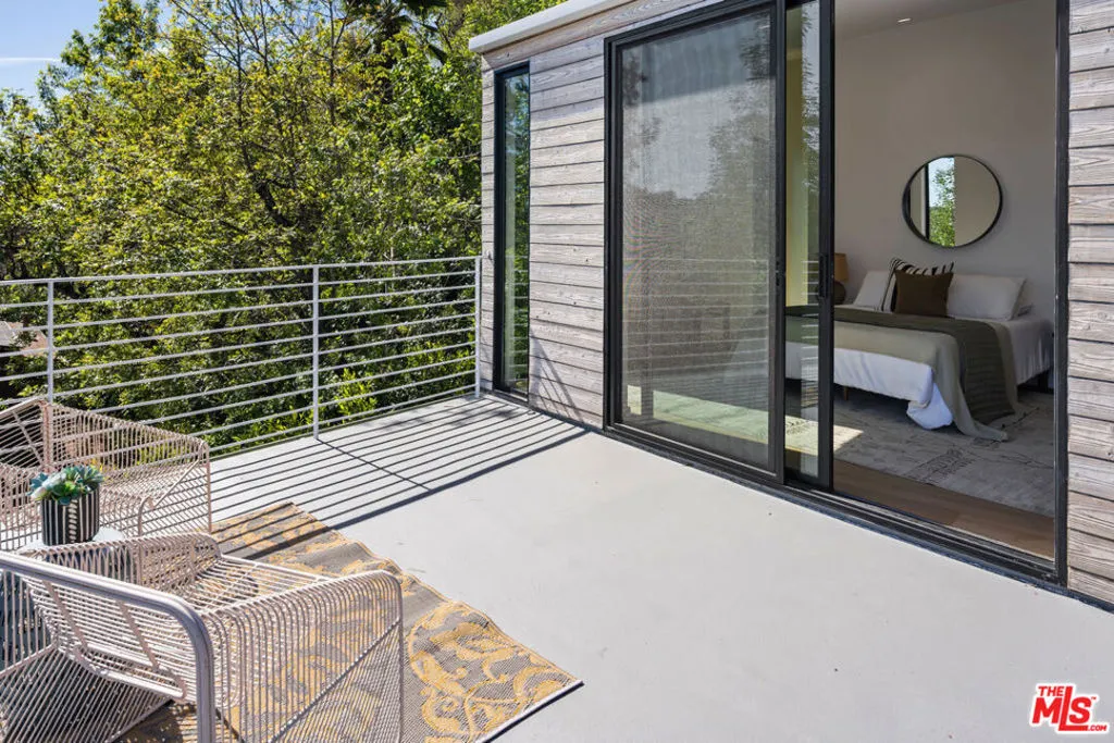 Deck off primary
