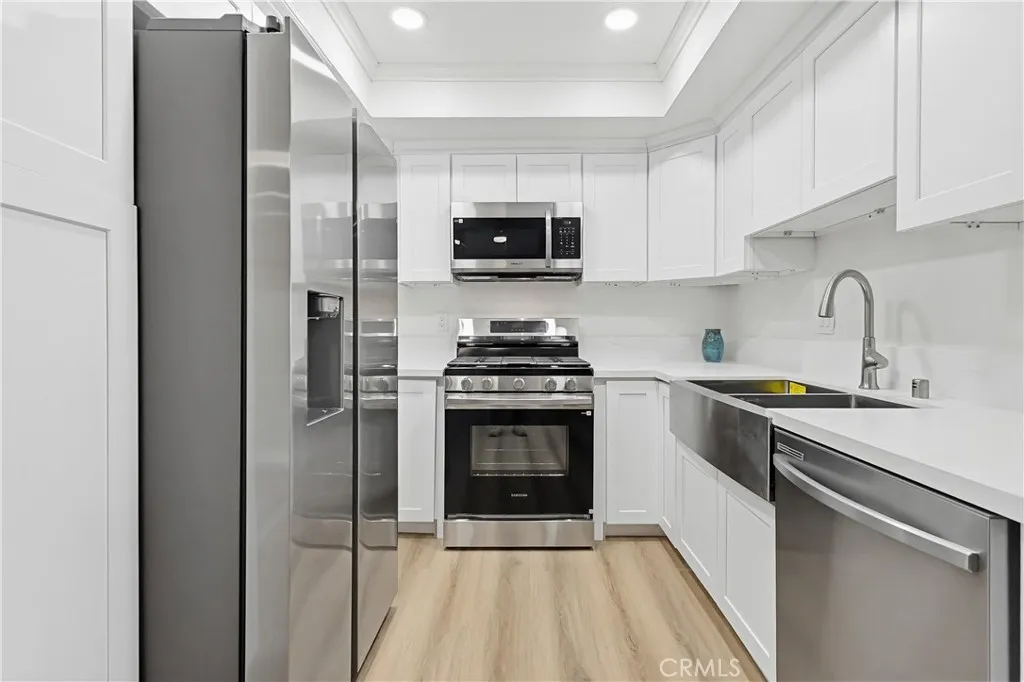 NEW APPLIANCES & NEW FARMERS SINK