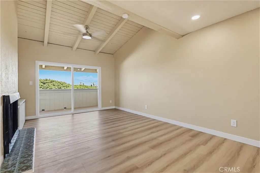 VAULTED CEILINGS WITH CEILING FAN