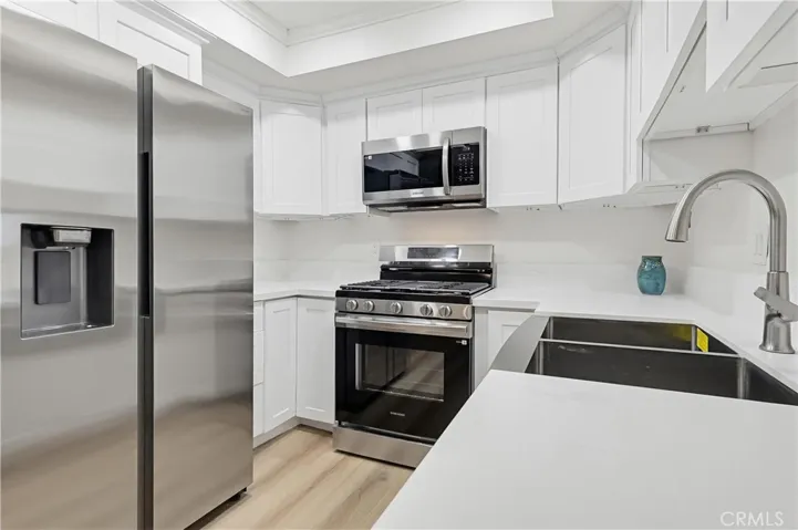NEW QUARTZ COUNTERS