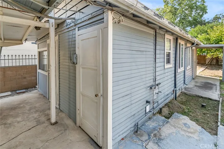 Garage/Laundry