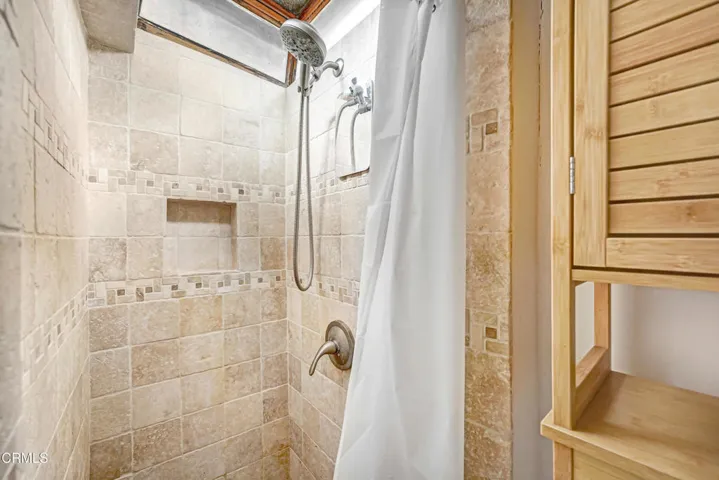 586 Los Rocas Dr 2026 May - SHOWER