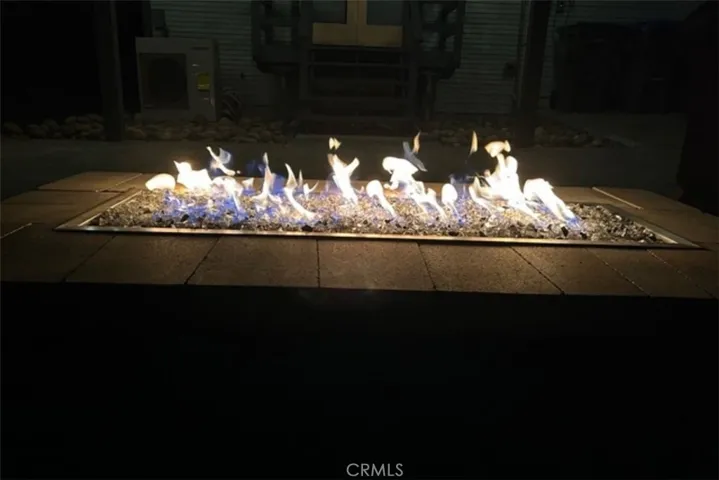 Firepit lit