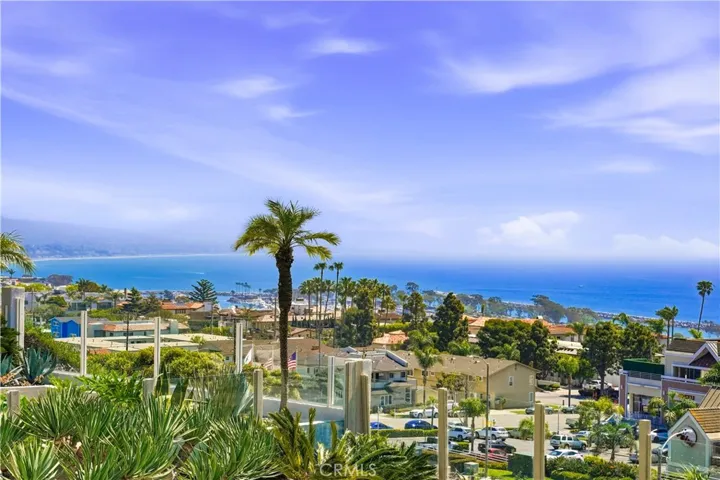 Huge ocean, coastline and marina views!