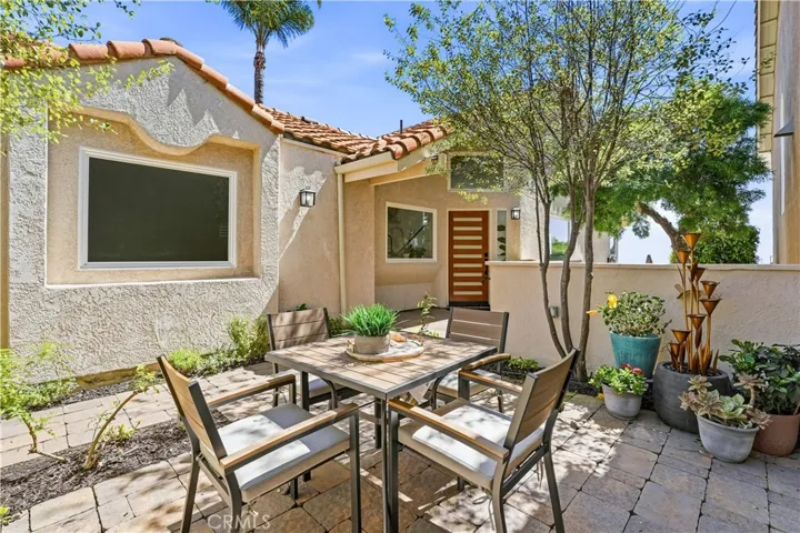 Charming front courtyard