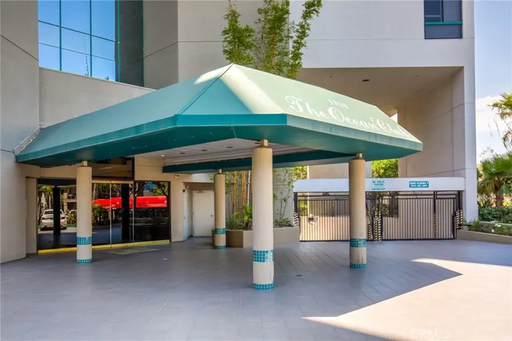 Front doors to the Lobby of The Ocean Club
