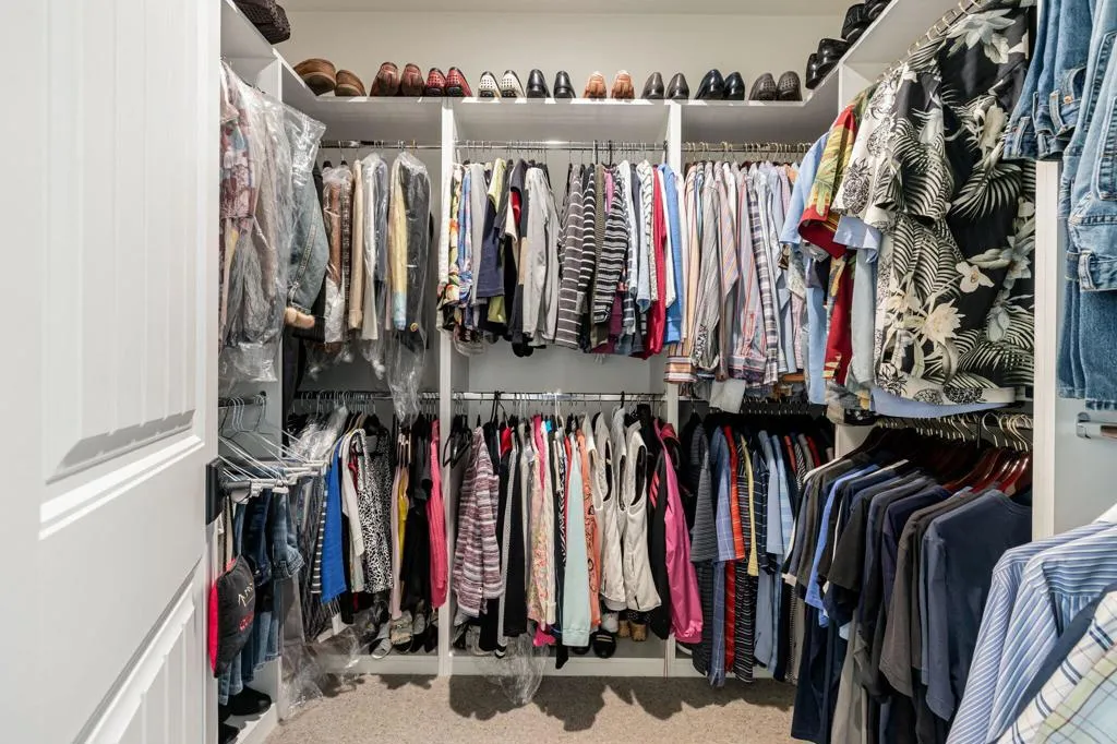 Bedroom (1) Primary Closet