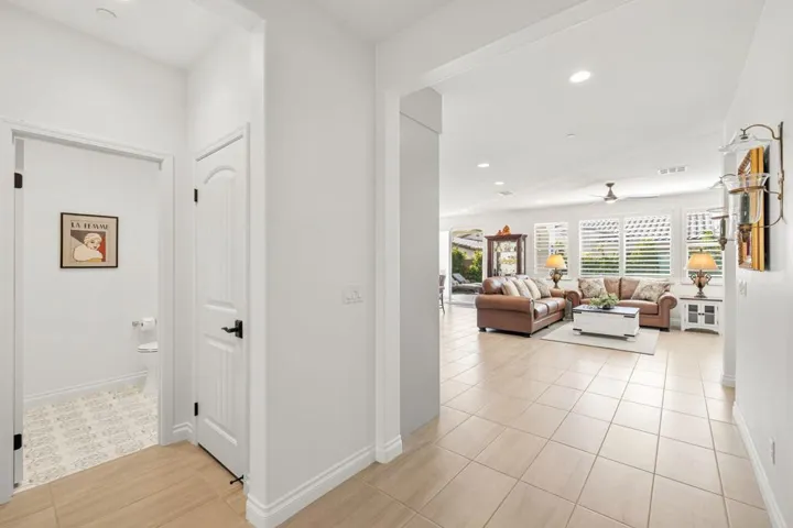 Entry Hall/Powder Bath