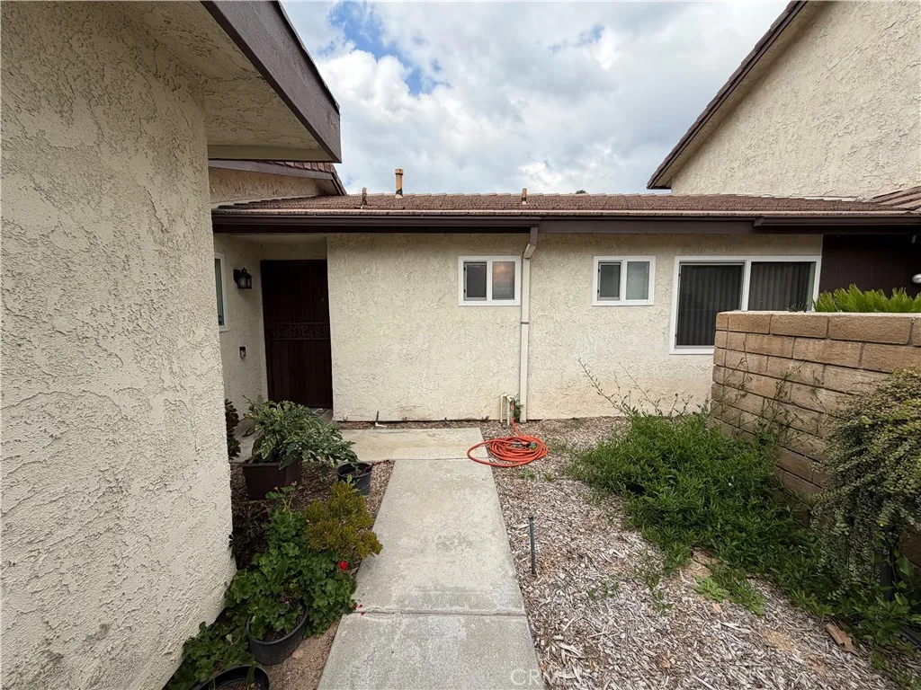 2110 Hawthorne Ct